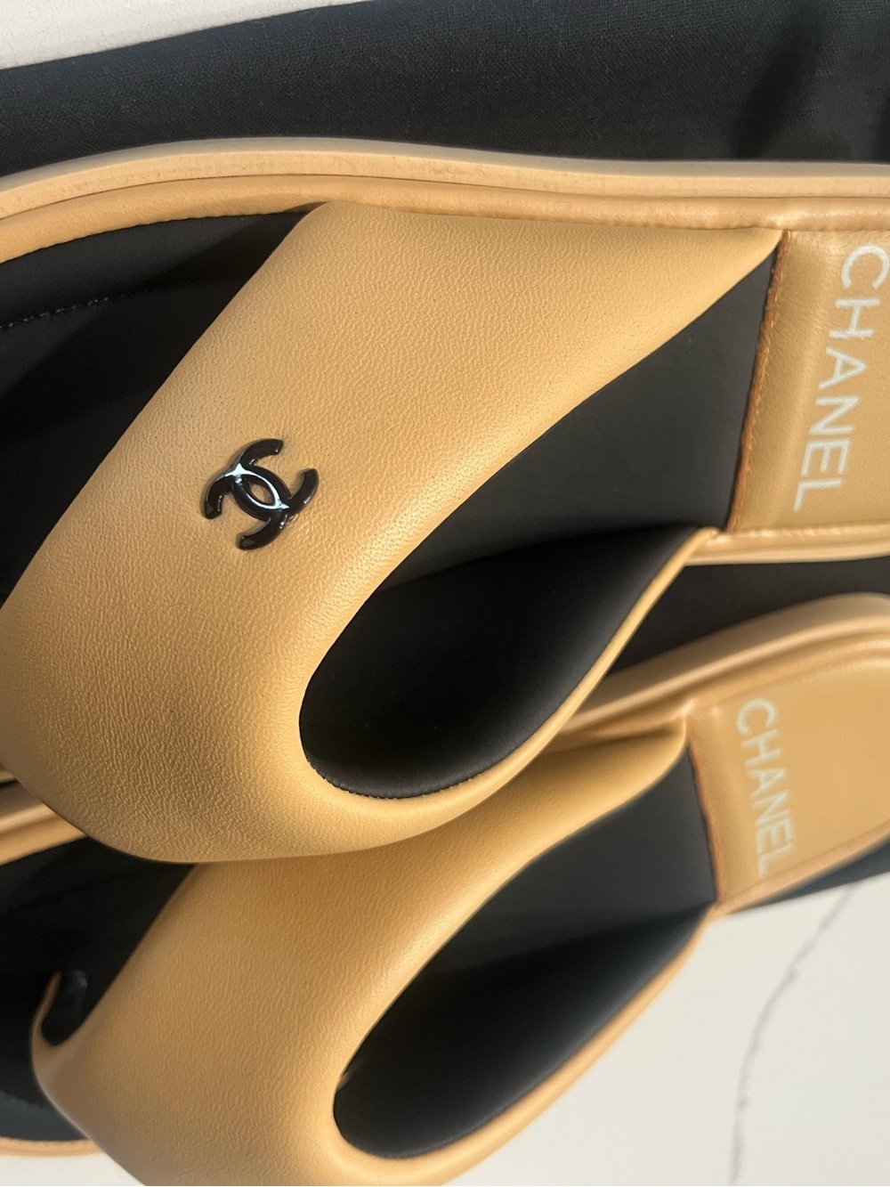 CHANEL Thong Sandals with Black Footbed - Picture 3 of 4